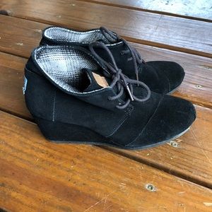 Toms wedges